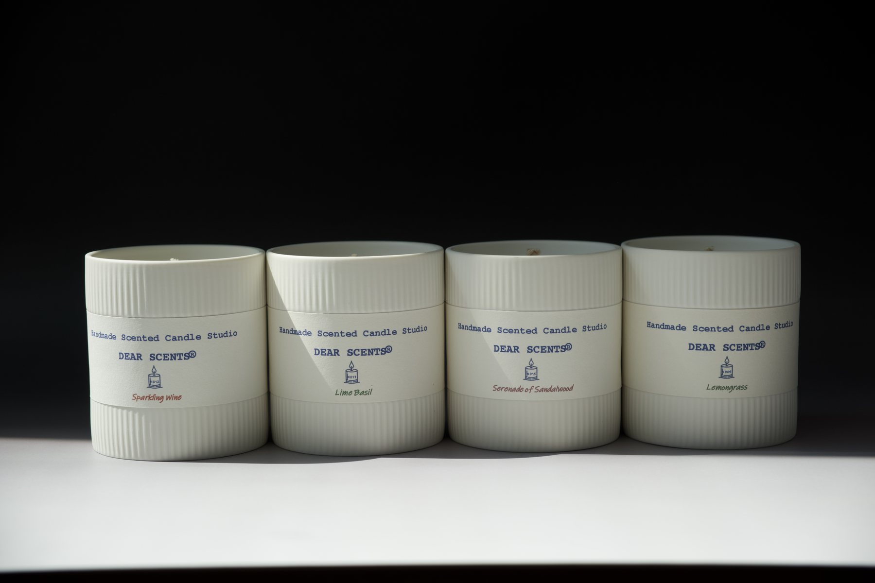 四款 DEAR SCENTS 白色杯身蜡烛横向陈列